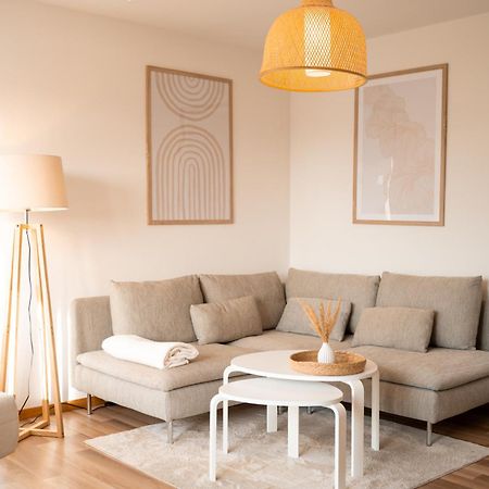 C4S Come4Stay Altoetting - 3-Zi Whg I Zentrale Lage I Parkplatz I Balkon I Wifi I Smarttv I 1 Kingsize, 1 Queensize Bett I Office Arbeitsplatz I Wohnbereich Mit Couch Und Essbereich I Voll Ausgestattete Kueche I Nespresso Luaran gambar