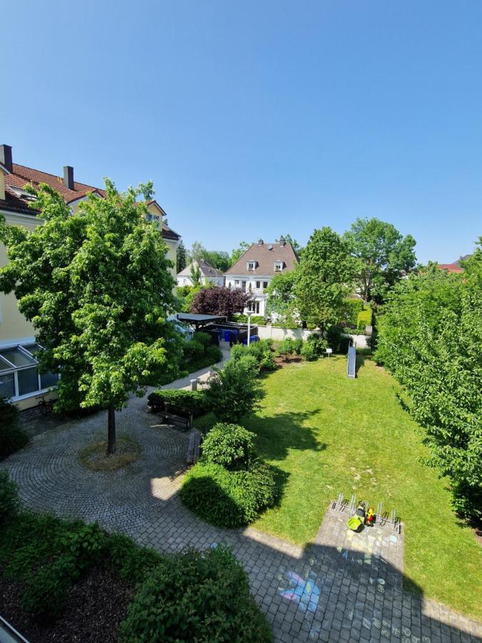 C4S Come4Stay Altoetting - 3-Zi Whg I Zentrale Lage I Parkplatz I Balkon I Wifi I Smarttv I 1 Kingsize, 1 Queensize Bett I Office Arbeitsplatz I Wohnbereich Mit Couch Und Essbereich I Voll Ausgestattete Kueche I Nespresso Luaran gambar