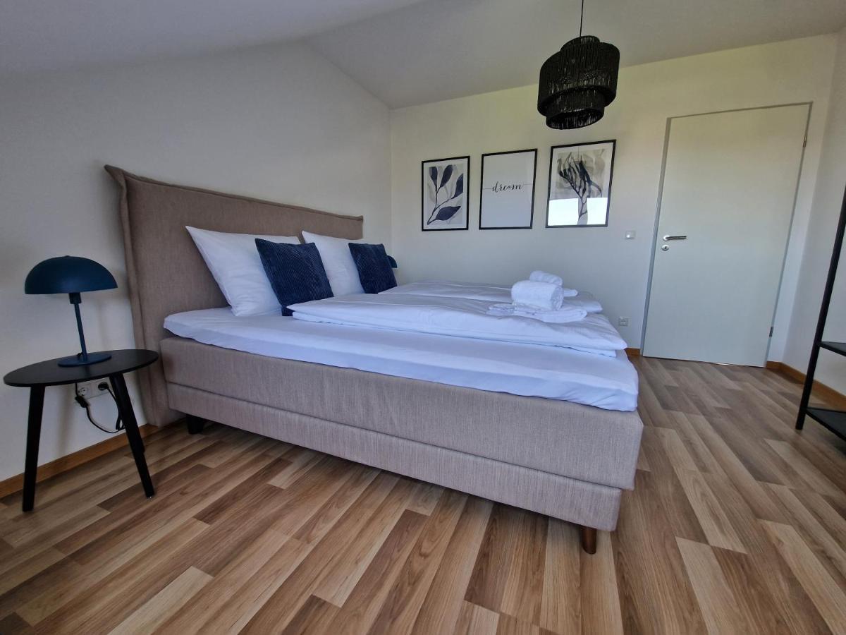 C4S Come4Stay Altoetting - 3-Zi Whg I Zentrale Lage I Parkplatz I Balkon I Wifi I Smarttv I 1 Kingsize, 1 Queensize Bett I Office Arbeitsplatz I Wohnbereich Mit Couch Und Essbereich I Voll Ausgestattete Kueche I Nespresso Luaran gambar