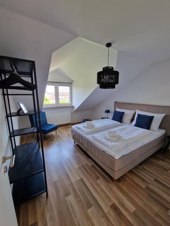 C4S Come4Stay Altoetting - 3-Zi Whg I Zentrale Lage I Parkplatz I Balkon I Wifi I Smarttv I 1 Kingsize, 1 Queensize Bett I Office Arbeitsplatz I Wohnbereich Mit Couch Und Essbereich I Voll Ausgestattete Kueche I Nespresso Luaran gambar