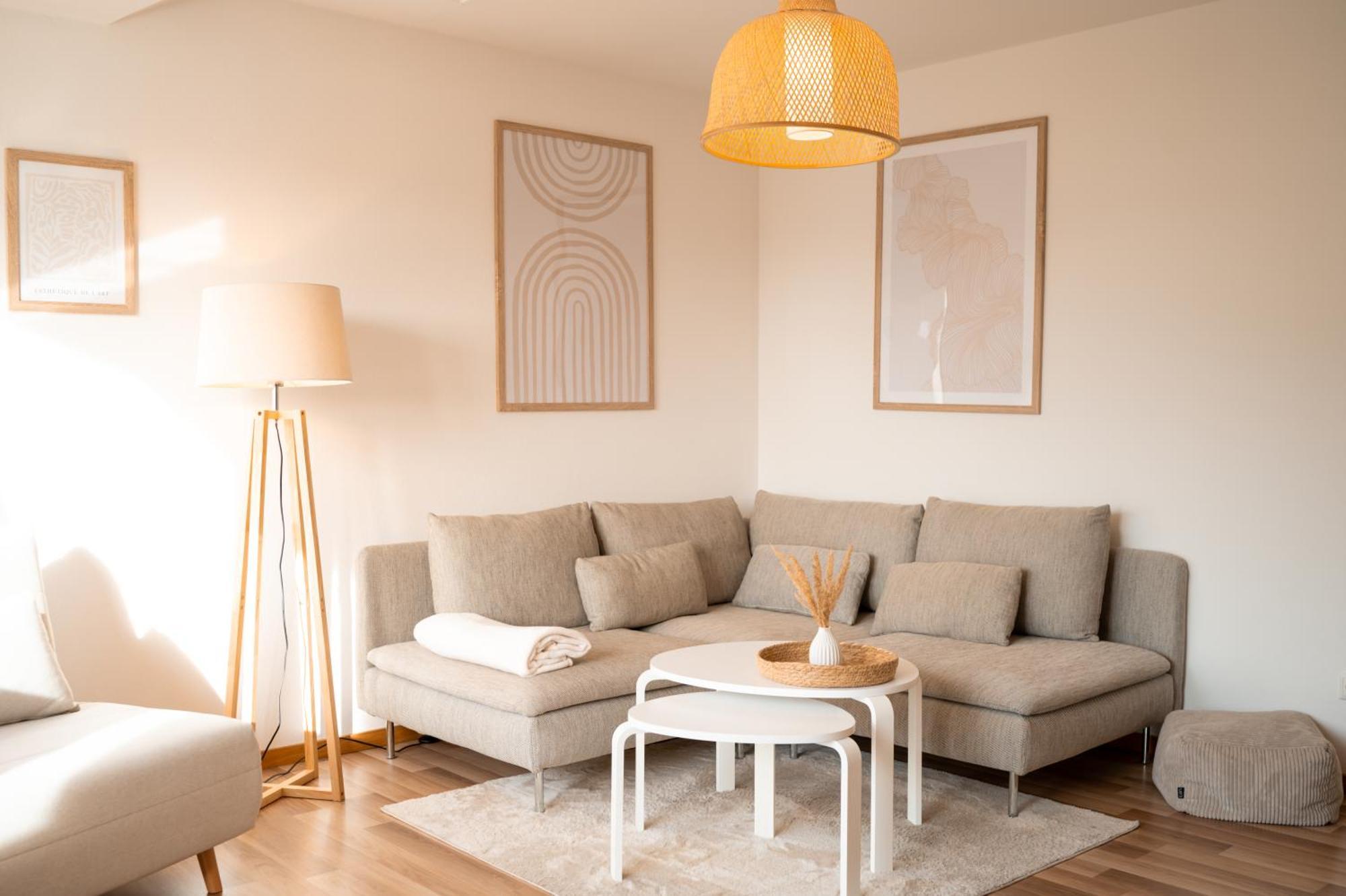 C4S Come4Stay Altoetting - 3-Zi Whg I Zentrale Lage I Parkplatz I Balkon I Wifi I Smarttv I 1 Kingsize, 1 Queensize Bett I Office Arbeitsplatz I Wohnbereich Mit Couch Und Essbereich I Voll Ausgestattete Kueche I Nespresso Luaran gambar